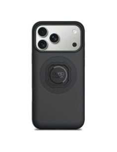 Coque MAG de protection Quad Lock autour d’un iPhone affichant triple objectif, avec support rotatif au dos