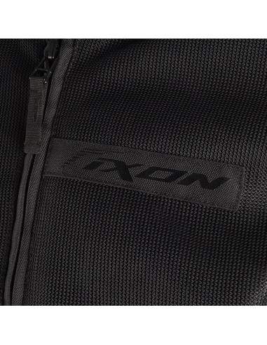 BLOUSON IXON COOLER IXON - 79.081667 La veste IXON Cooler arbore un look urbain et se révèle parfaitement équipée pour la périod